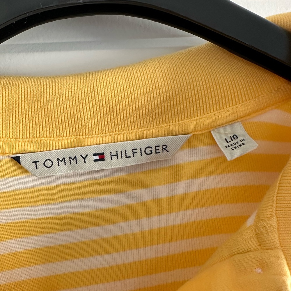 Tommy Hilfiger collar shirt size large - Picture 2 of 3